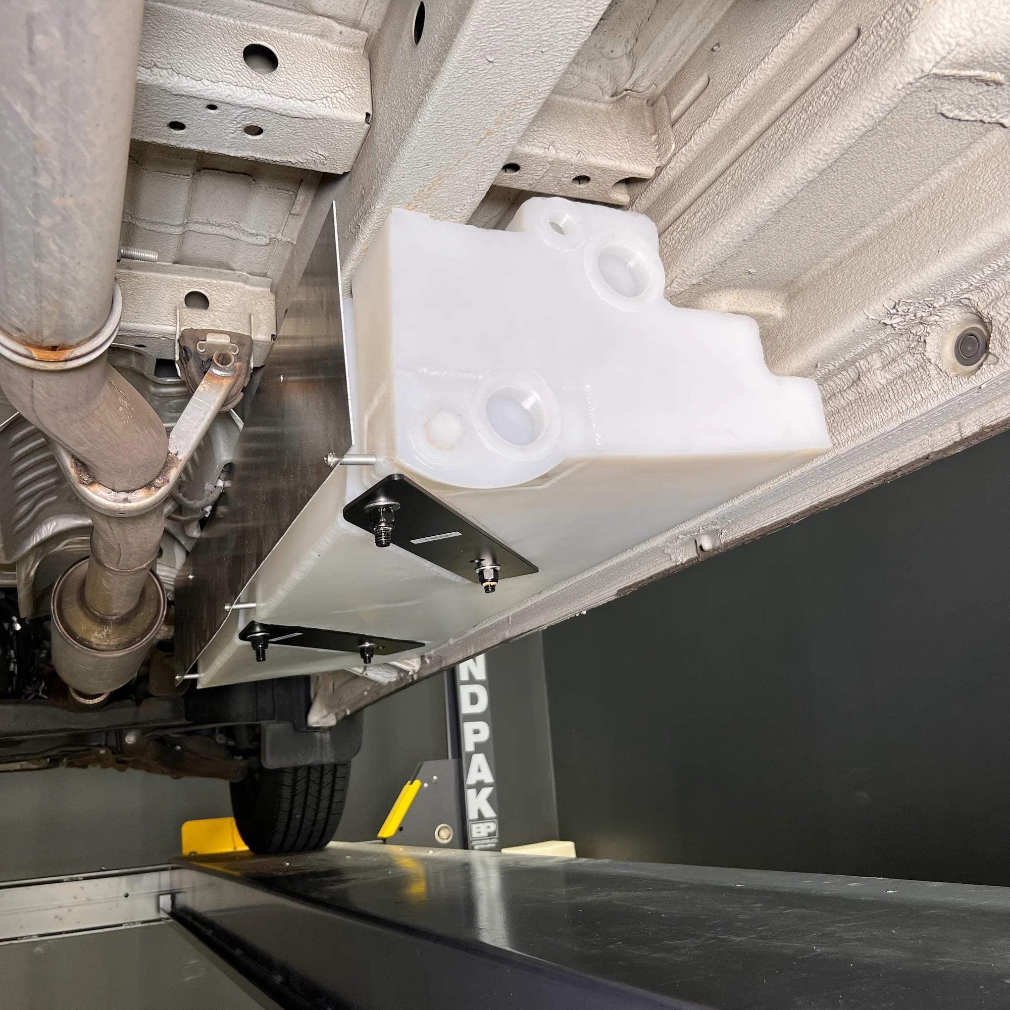 16 Gallon Undercarriage Water Tank - Sprinter (Passenger Side)