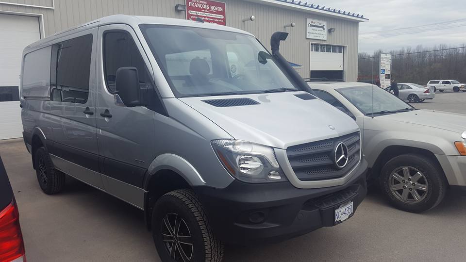 AM Auto - Sprinter - Passenger Side - Forward Window - Half Slider w/ Screen