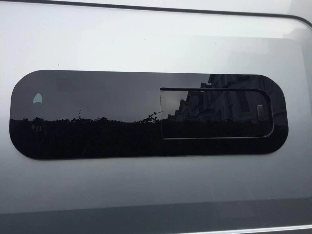 AM Auto  - Universal - Driver Side - Bunk Window - Half Slider w/ Screen - 30 3/4" x 9 1/2"