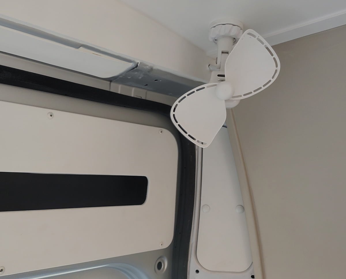 Caframo Seekr Ultimate 747 12V Fan (White or Black) – Vanlife