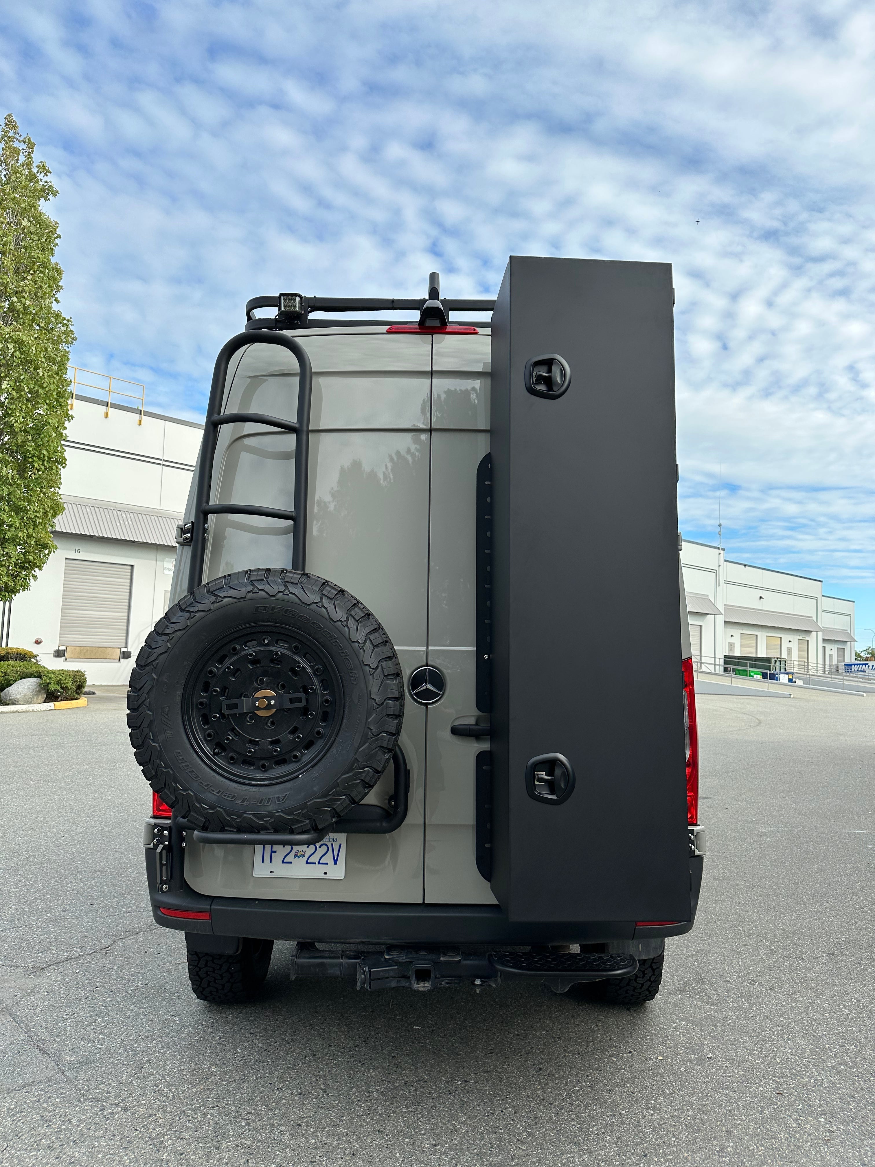 Tec Vanlife Aluminum Storage Ski & Snowboard Box - Trenta