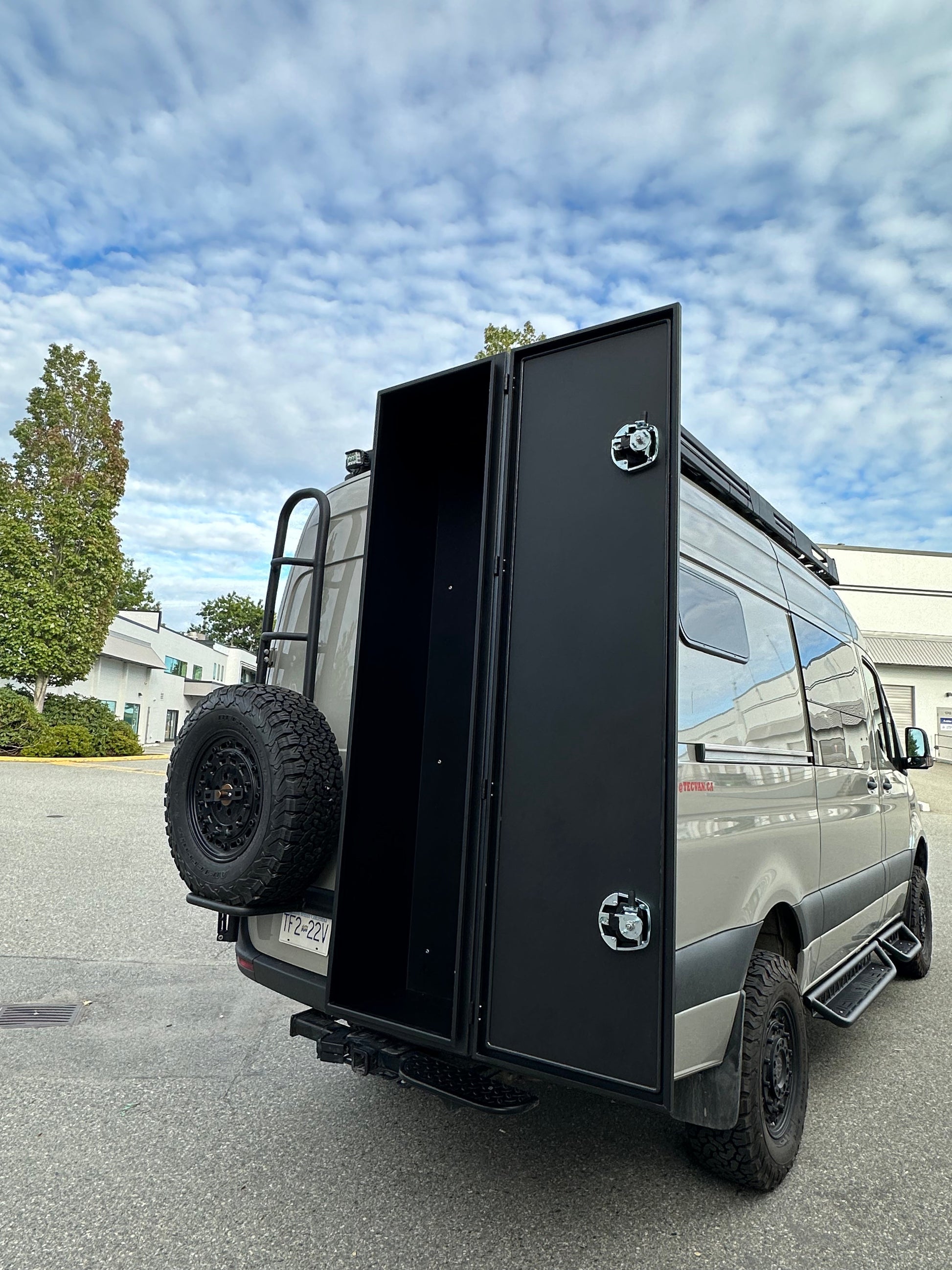 Tec Vanlife Aluminum Storage Ski & Snowboard Box - Trenta