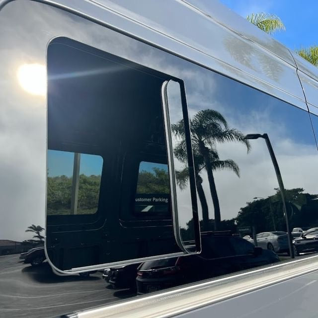 AM Auto - Sprinter - Passenger Side - Rear Window - Half Slider w/ Screen - 144" WB