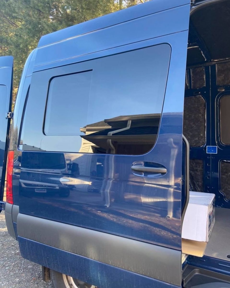 AM Auto - Sprinter - Passenger Side - Forward Window - Half Slider w/ Screen