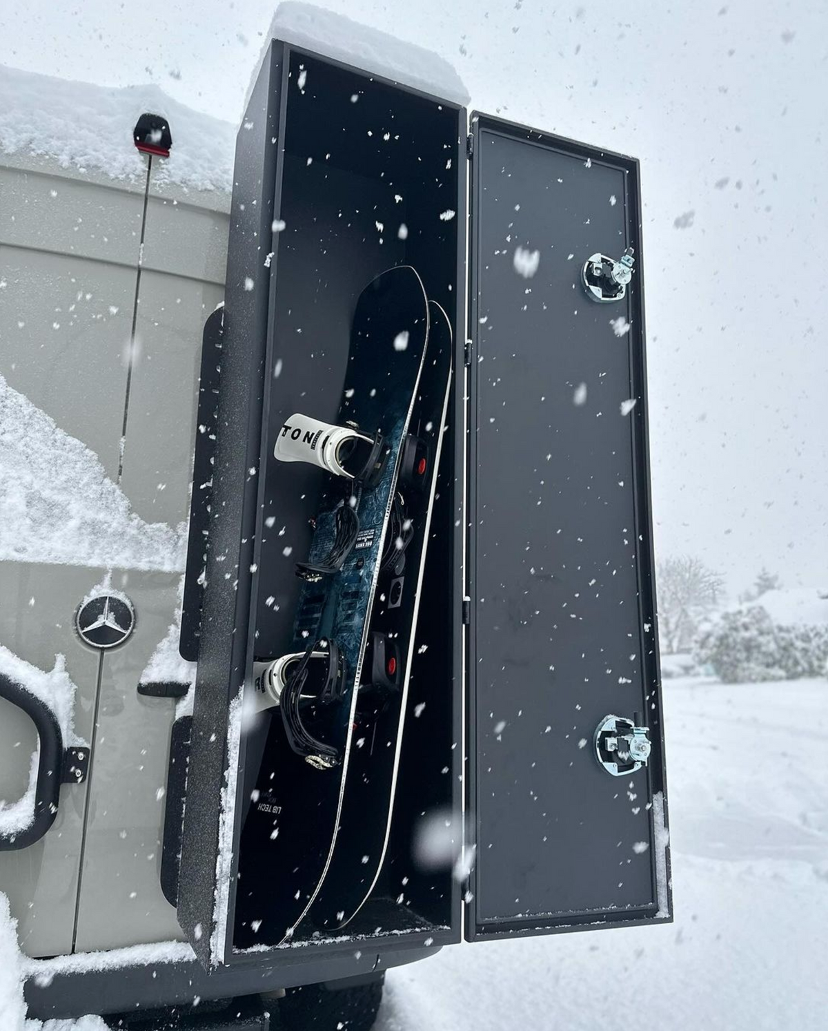 Snowboard Jumpbox Tec Vanlife Aluminum Storage Ski & Snowboard Box - Trenta – Vanlife ...