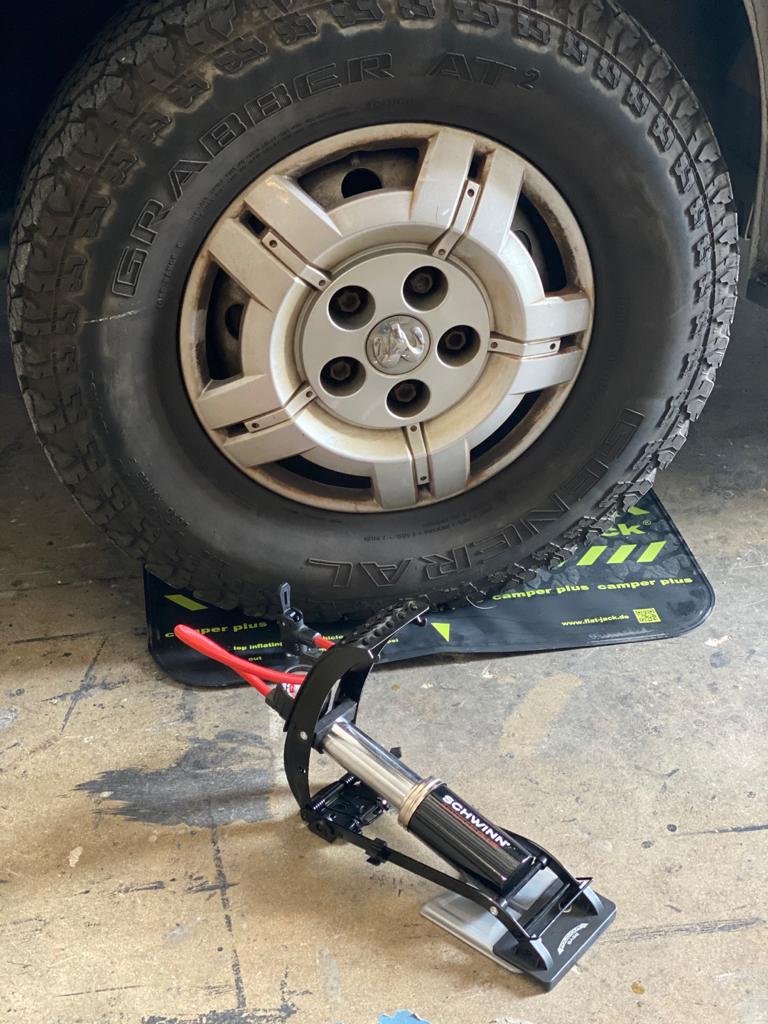 travel trailer flat tire jack